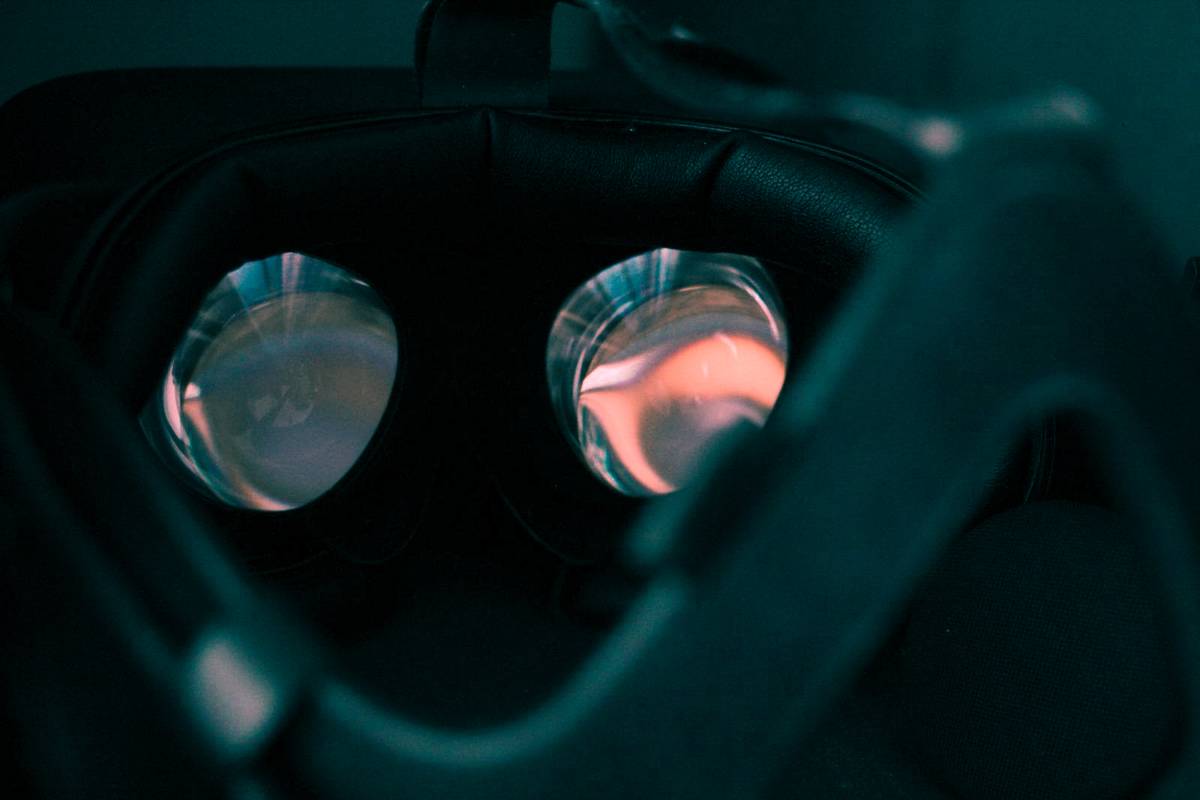 Virtual reality headset