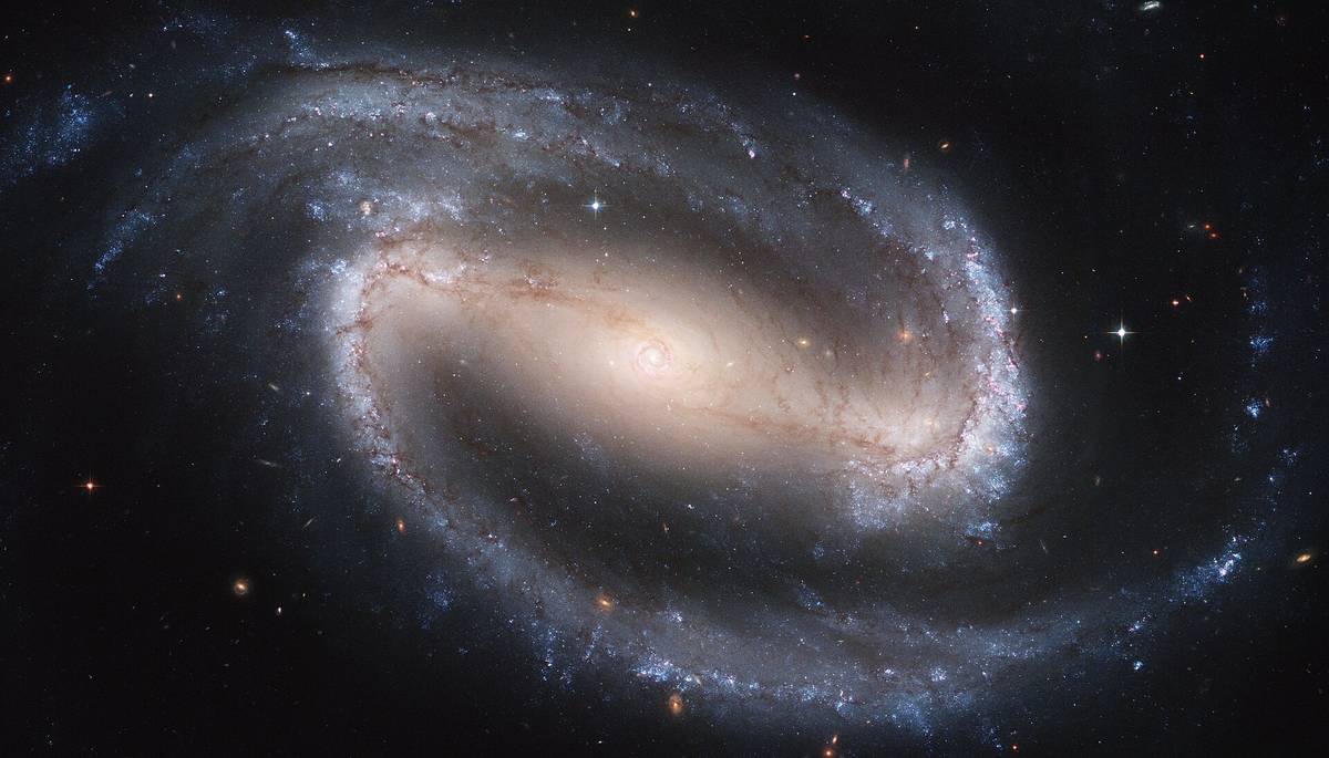 Barred spiral galaxy NGC 1300 (Hubble Space Telescope)